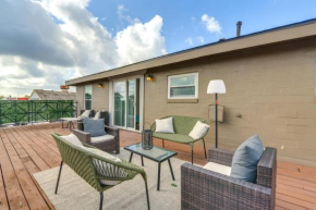 Houston Apartment Large Balcony, 6 Mi to Downtown